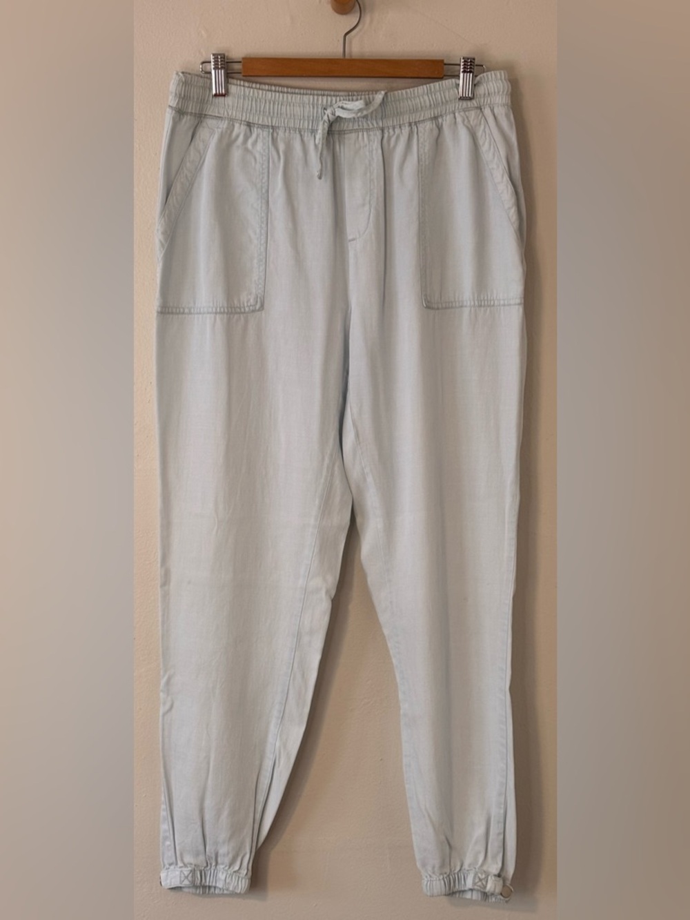Thread and Supply Light Wash Blue Tencel Lyocell Joggers Size Medium